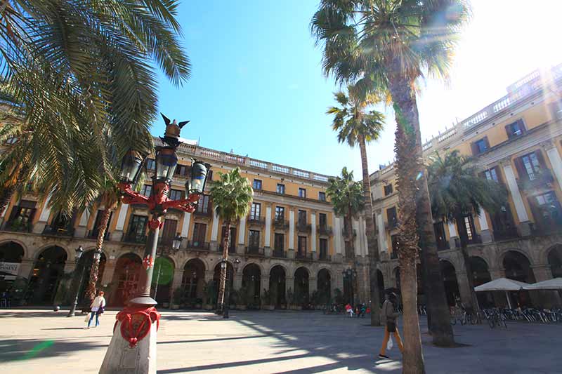 fontaine-placa-reial-1